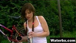 Kinky Gal Taking Piss Hardcore XXX - porn video