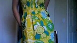 Cutie gal nude on her bedroom cam teasing viewers - porn video